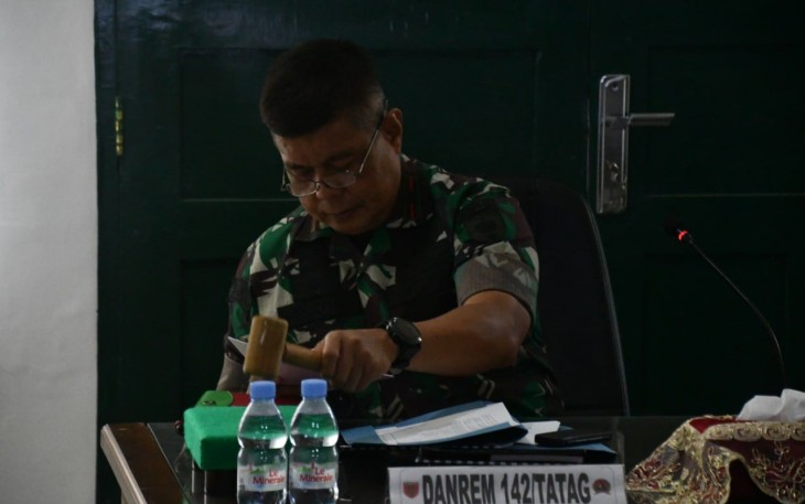 Danrem 142/Tatag saat membuka rapat