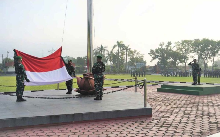 Upacara bendera Korem 071/Wijayakusuma 