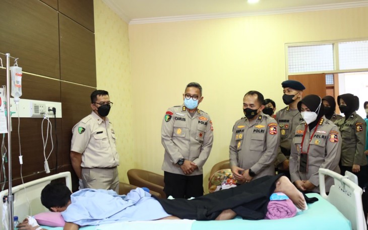 Polri saat Lakukan Anjangsana ke Mantan Kapolri hingga Anggota yang Sakit dan Gugur saat Tugas