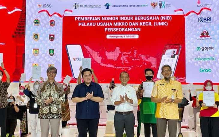 Penyerahan 560 NIB kepada pelaku UMK di Surakarta