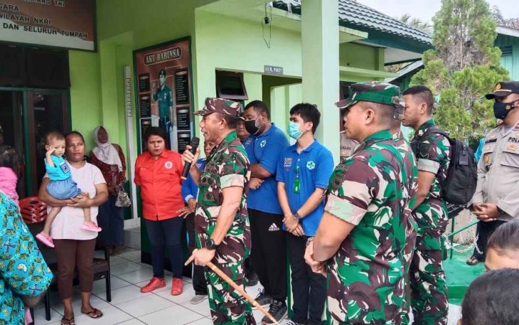 Pangdam Kasuari saat menyapa masyarakat di distrik Dabo