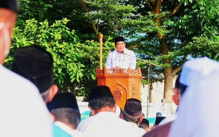 Plt Bupati Bintan Roby Kurniawan saat khutbah Idul Adha