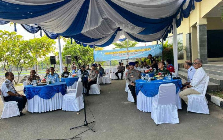Pelaksanaan penyembelihan hewan kurban keluarga besar Ditpolairud polda Banten 
