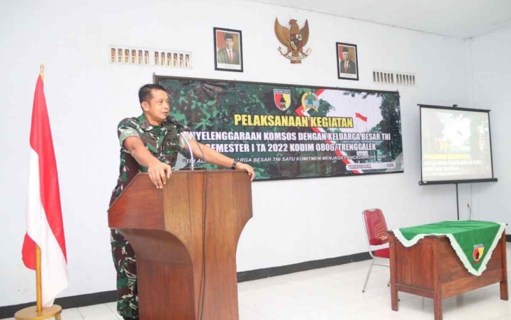 Dandim Trenggalek saat membuka komsos bersama KBT