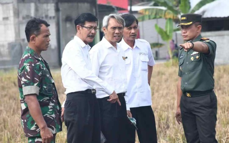Danrem 081 saat meninjau lokasi penanaman padi Japonica di Ngawi