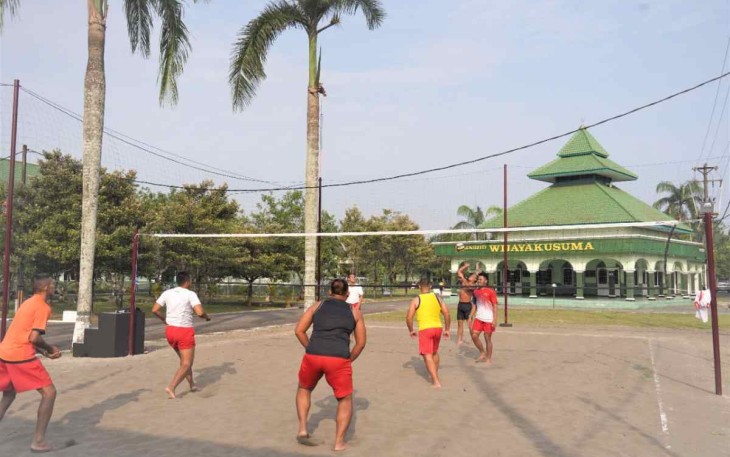 Prajurit Korem 07/Wijayakusuma olahraga bersama