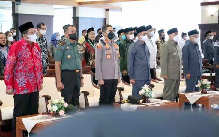 Danrem 091/ASN saat pertemuan dengan FKUB di kantor gubernur Kaltim 