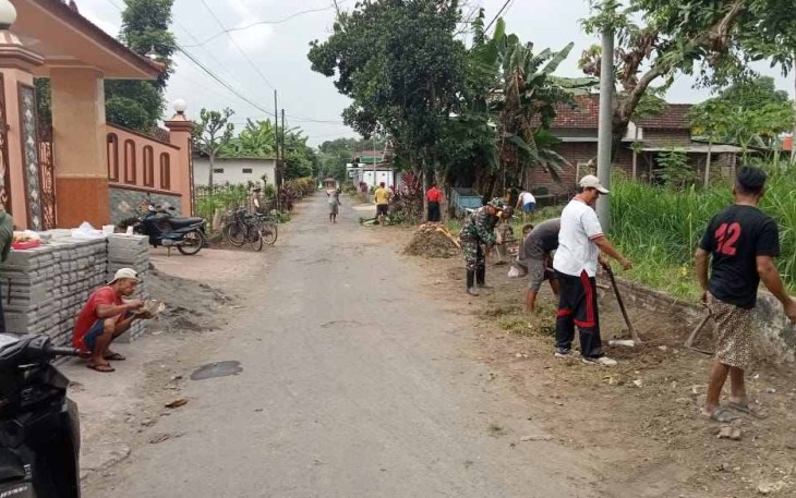 Kerja bakti bersama warga binaan