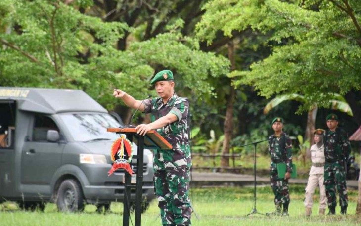 Kasrem 142/Tatag saat menjadi Irup dan memberikan arahan prajuritnya 