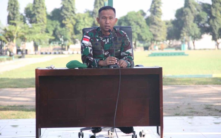 Danyonif 511/DY saat memberikan jamdan 