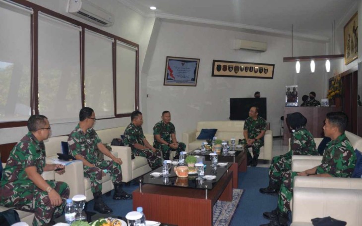 Tim Reviu Itjenal Mabesal kunjungi Lantamal V Surabaya 