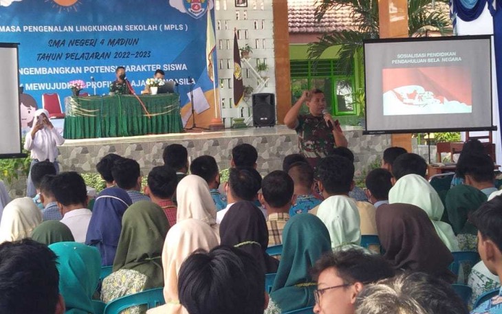 Pemberian materi wasbang di SMAN 4 Madiun