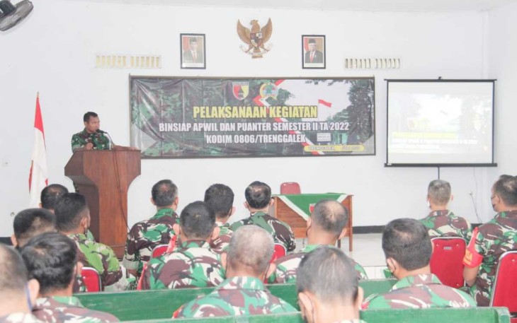 Kasdim saat membuka Binsiap Apwil Dan Puanter Semester II TA 2022