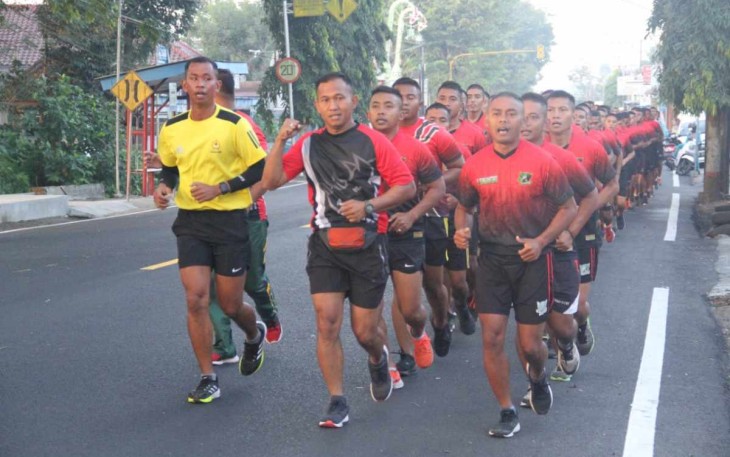 Bersemangat lari pagi kelilingi kota Blitar
