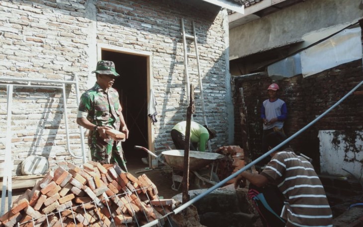 Bantu warga binaan membangun rumah