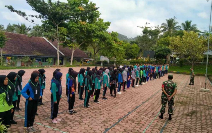 Latih PBB siswa baru di SMAN 1 Bendungan
