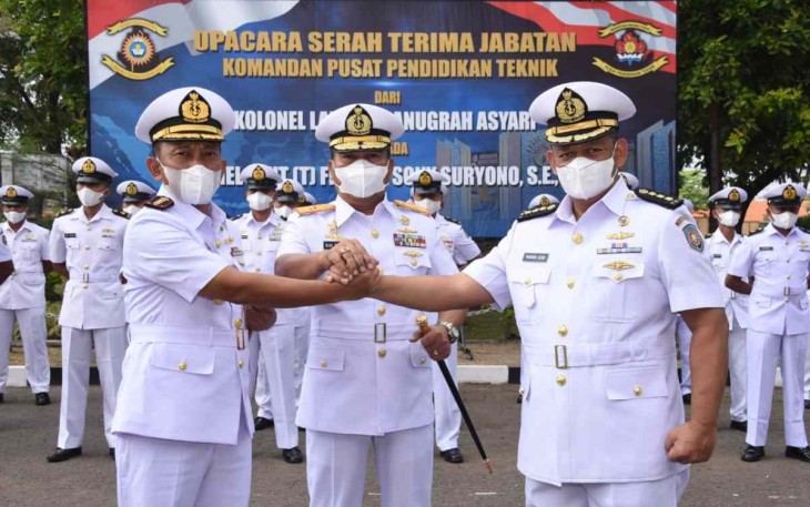 Foto bersama usai sertijab Pusdiktek Kodiklatal