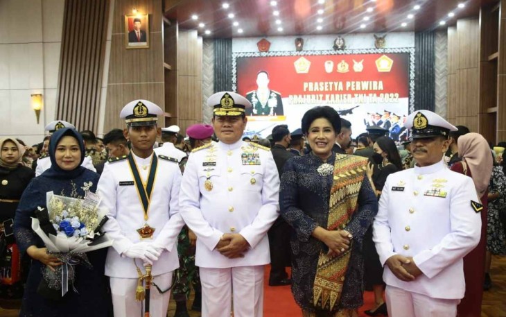 KASAL foto bersama perwira pertama prajurit karir 