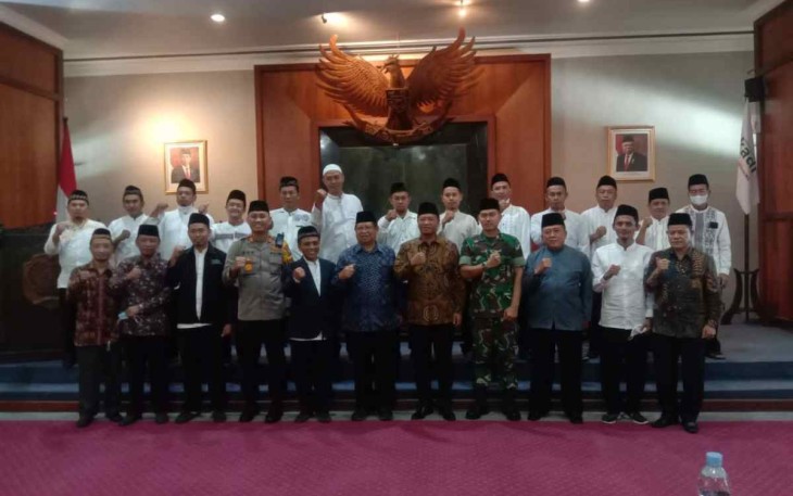 Foto bersama saat musyawarah Pengurus IKADI Tulungagung