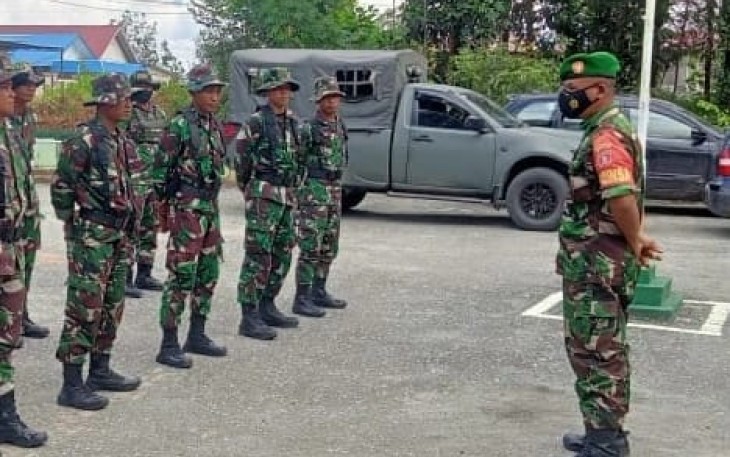 Sertu Andik saat jelaskan tugas dan tanggung jawab anggota 