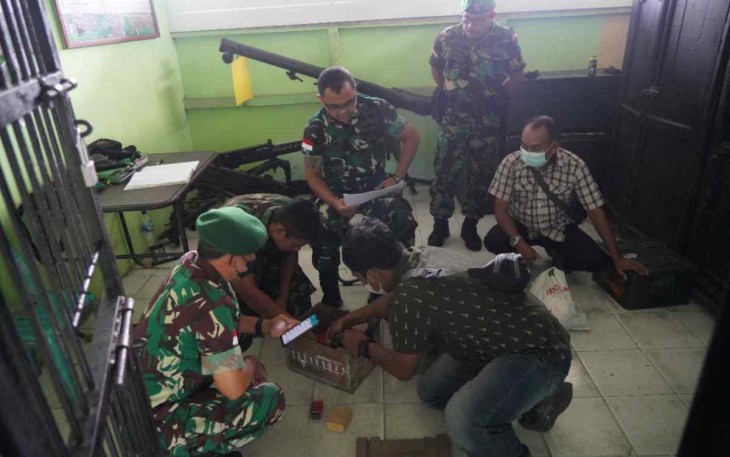 Danrem 121/Abw saat sidak gudang senjata