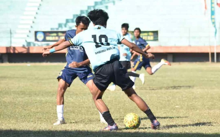 Aksi gocekan samba lewati hadangan lawan