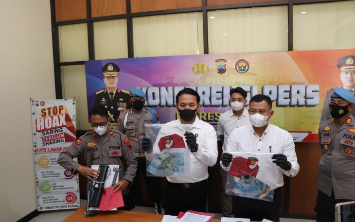 Kasatreskrim Polres Kudus AKP Agustinus David saat memberikan keterangan pers di Polres Kudus