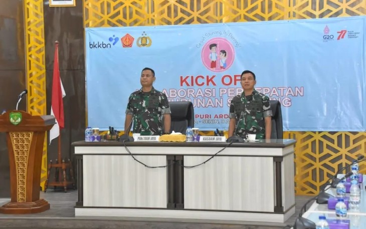 Pangdam Jaya saat mengikuti kick off penurunan stunting secara vir6