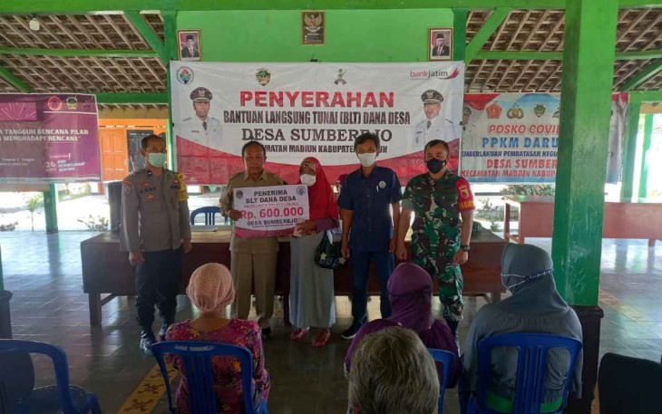 Serda Ari saat mendampingi warga binaan menerima BLT DD