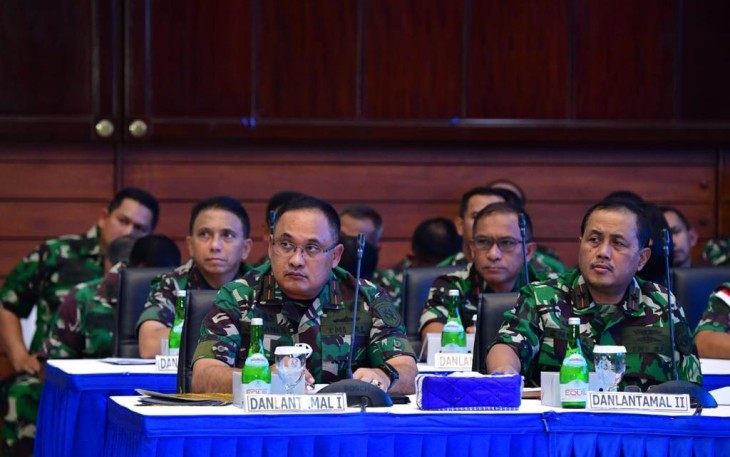 Jajaran Pangkotama dan Danlanal saat menerima pengarahan KASAL di Mabesal