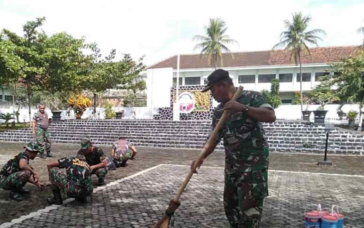 Taman makam pahlawan menjadi sasaran karya bakti TNI