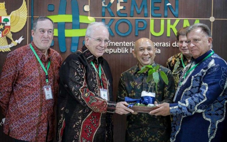 MenkopUKM Teten Masduki saat bersama delegasi kratom AS di Jakarta 