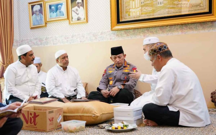Kapolri Jenderal Listyo Sigit Prabowo saat takziah di rumah duka