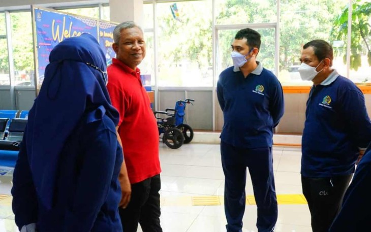 Kakanwil Tejo saat meninjau layanan publik kanim Tangerang