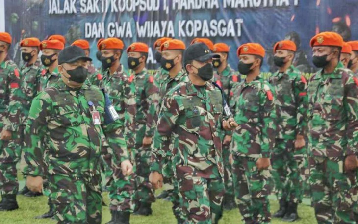 Pangkoopsud I Marsda TNI Tedi Rizalihadi saat inspeksi prajurit latihan Jalak Sakti 