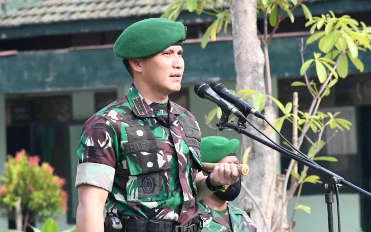 Dandim 0802/Ponorogo Letkol Inf Hirta Juni Adriansyah saat pimpin apel prajurit 