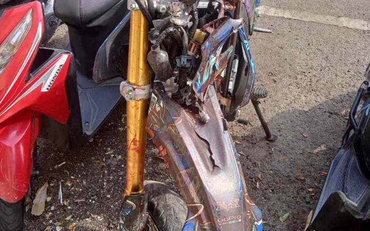 Motor Kawasaki KLX korban tabrak lari