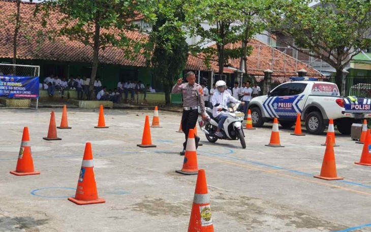 Safety riding pelajar di Demak