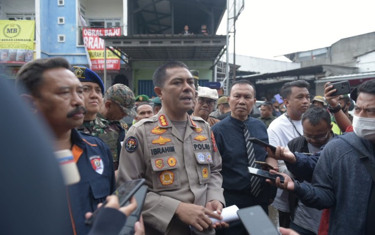 Kabid Humas Polda Jabar saat memberikan keterangan pers 