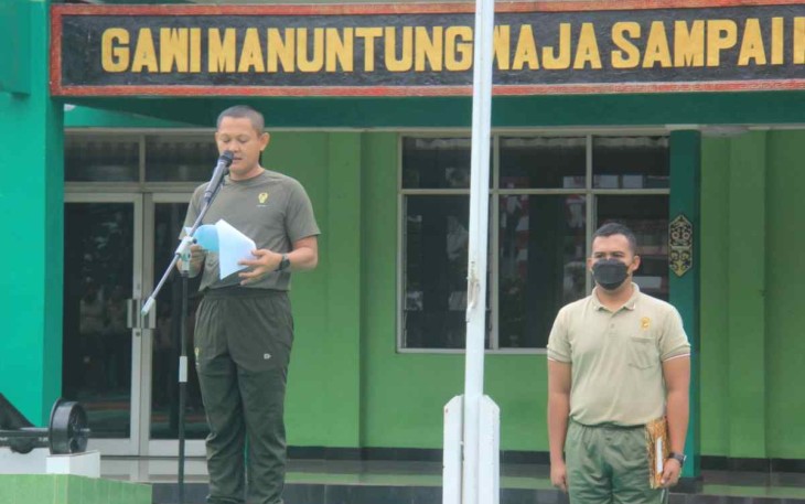 Dandim 1001/HSU-BLG Letkol Inf Dhuwi Hendradjaja saat pimpin upacara 
