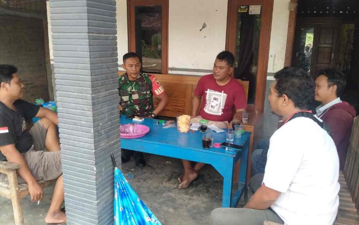 Kopral Ilham bersama warga binaannya