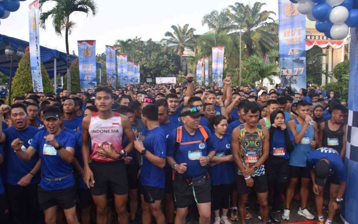 Membludak peserta Fun Run TNI Angkatan Laut 