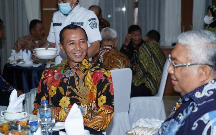 Pangdam Hasanuddin Mayjen TNI Dr. Totok Imam Santoso bersama Gubernur Sultra