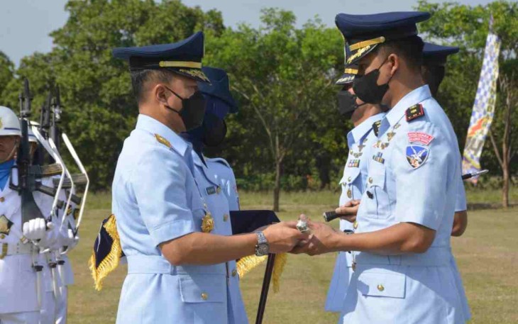 Danlanud Iswahjudi Marsekal Pertama TNI Irwan Pramuda saat sertijab Danskadron Udara 14 dan 15 