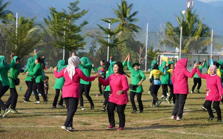 Olahraga bersama Persit KCK PD XVIII/Kasuari