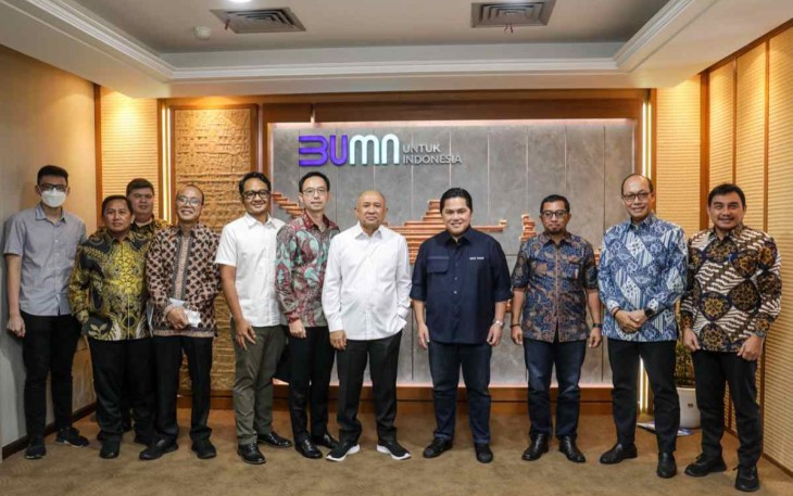 Menteri Teten Masduki saat foto bersama 