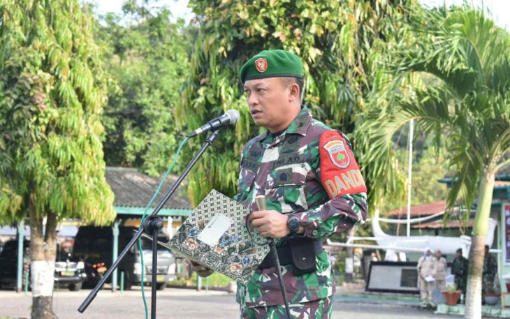 Dandim 1402/Polman Letkol Czi Masni Etha Yanurianedhi saat membacakan amanat Pangdam Hasanuddin 