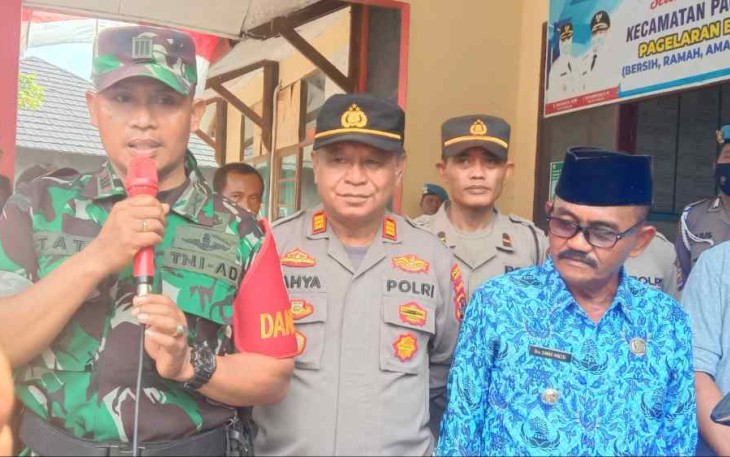 Kapten Inf Tata saat menghimbau peserta aksi unras