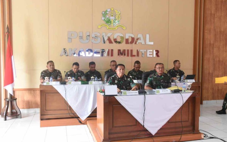 Gubernur Akmil saat memberikan pemaparan wilayah bebas korupsi melalui vidcon, Senin (19/9)