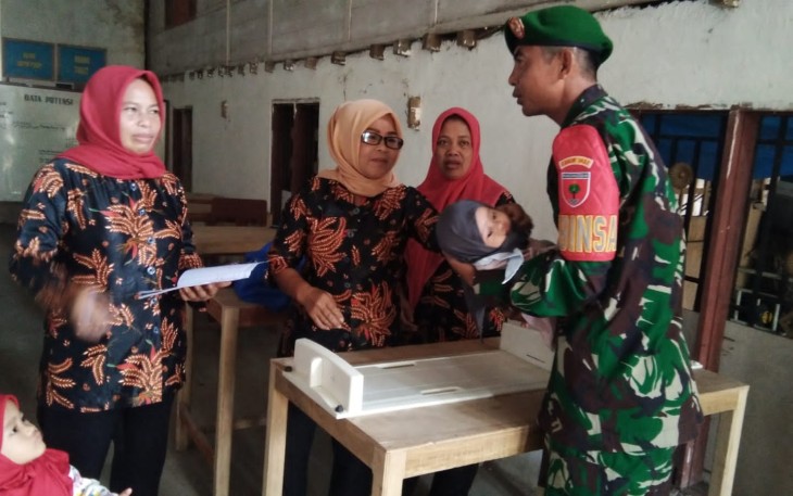 Babinsa Kodim 1402/Polman dampingi kegiatan posyandu 